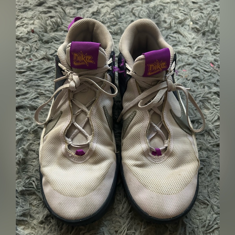 Nike Hustle DX- SU21 Basketball Shoe- Size 7 Youth